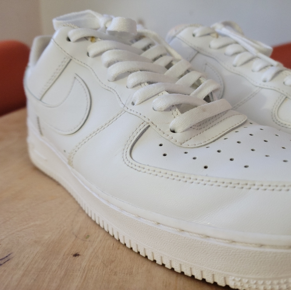 NIKE AIR FORCE 1S
